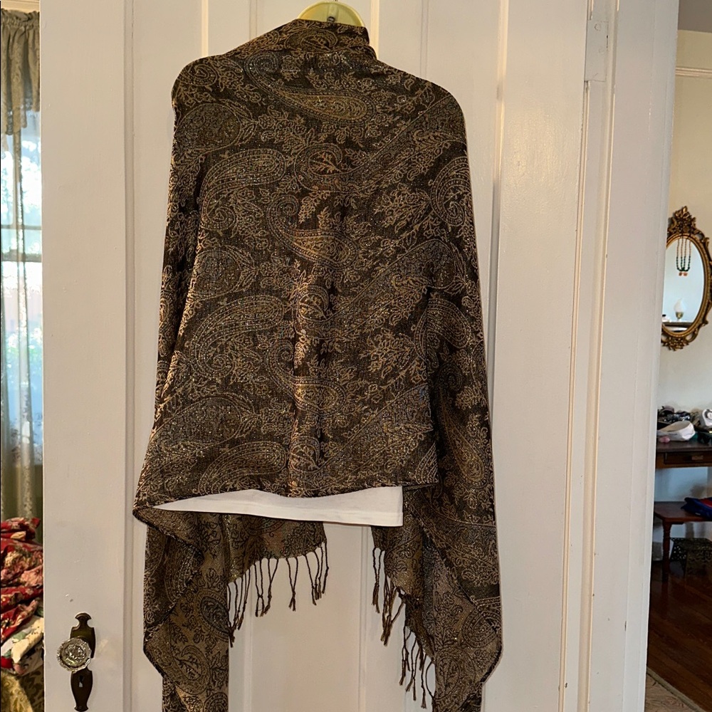 Black, Gold & Silver Paisley Pashmina Type Shawl/Wrap with Fringe - Picture 4 of 5
